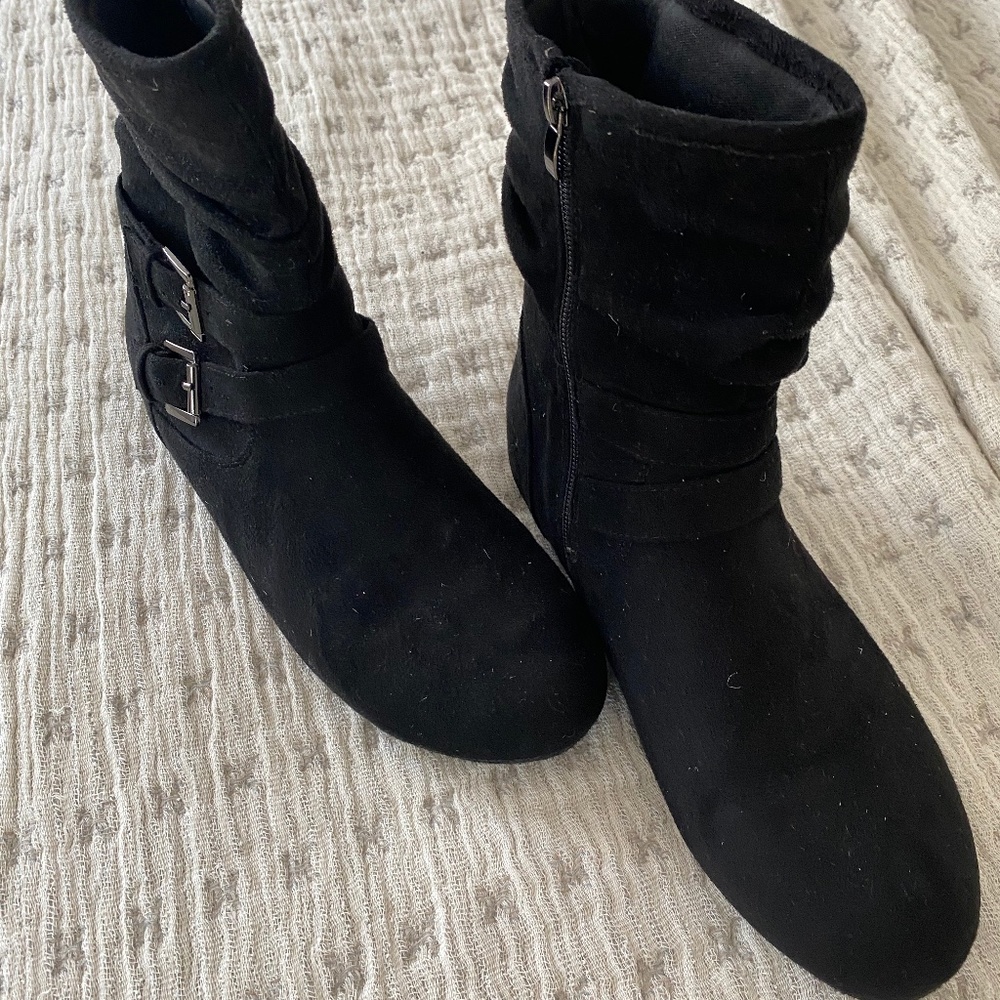 Ankle high boots black